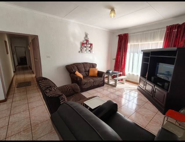 3 BEDROOM HOUSE TO LET IN KOOKRUS